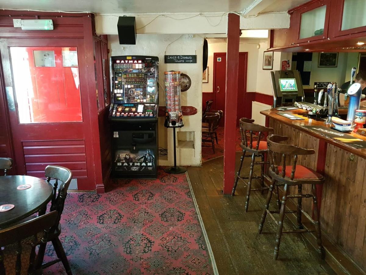 The Railway Inn Доліш Екстер'єр фото