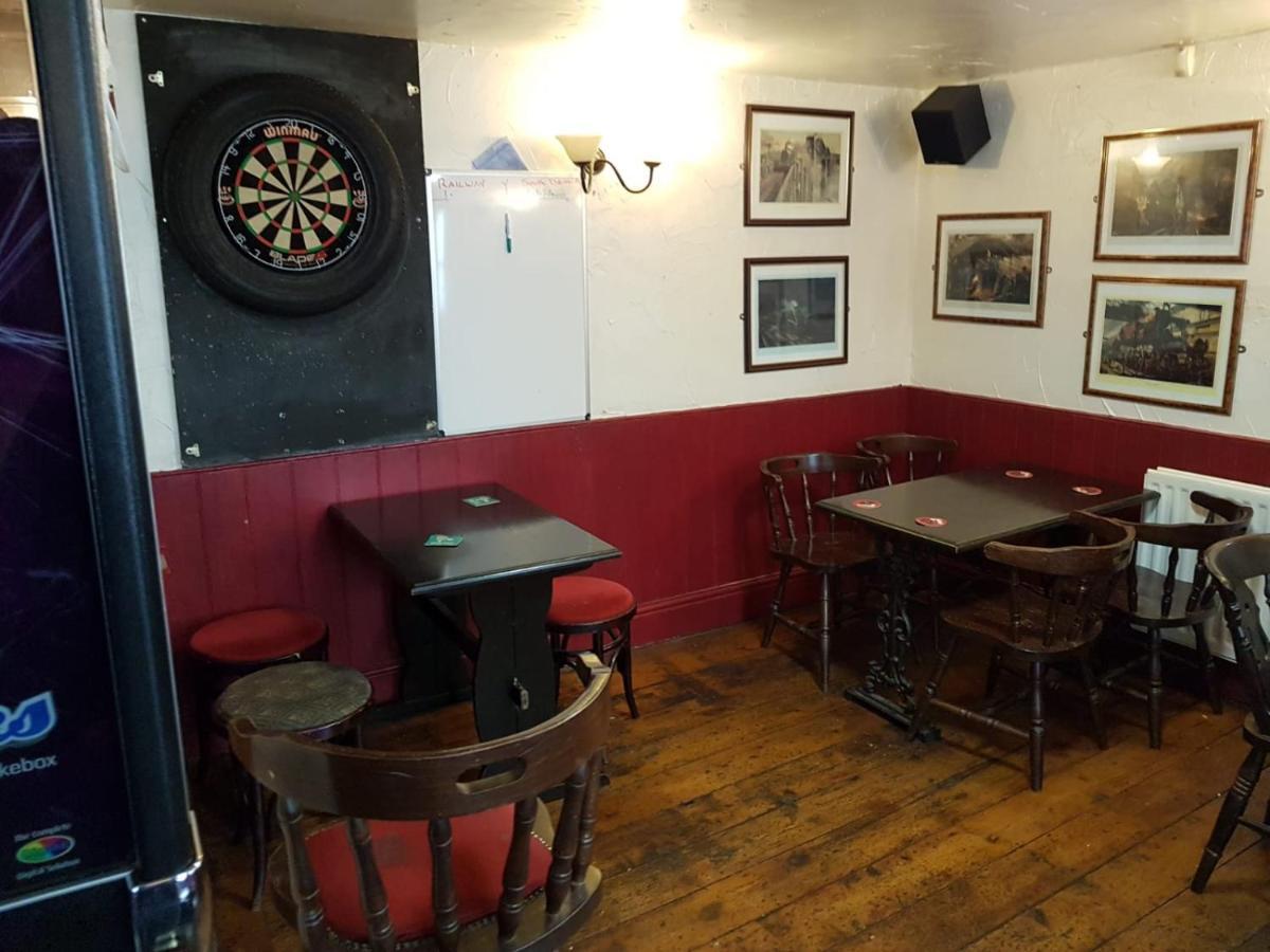 The Railway Inn Доліш Екстер'єр фото