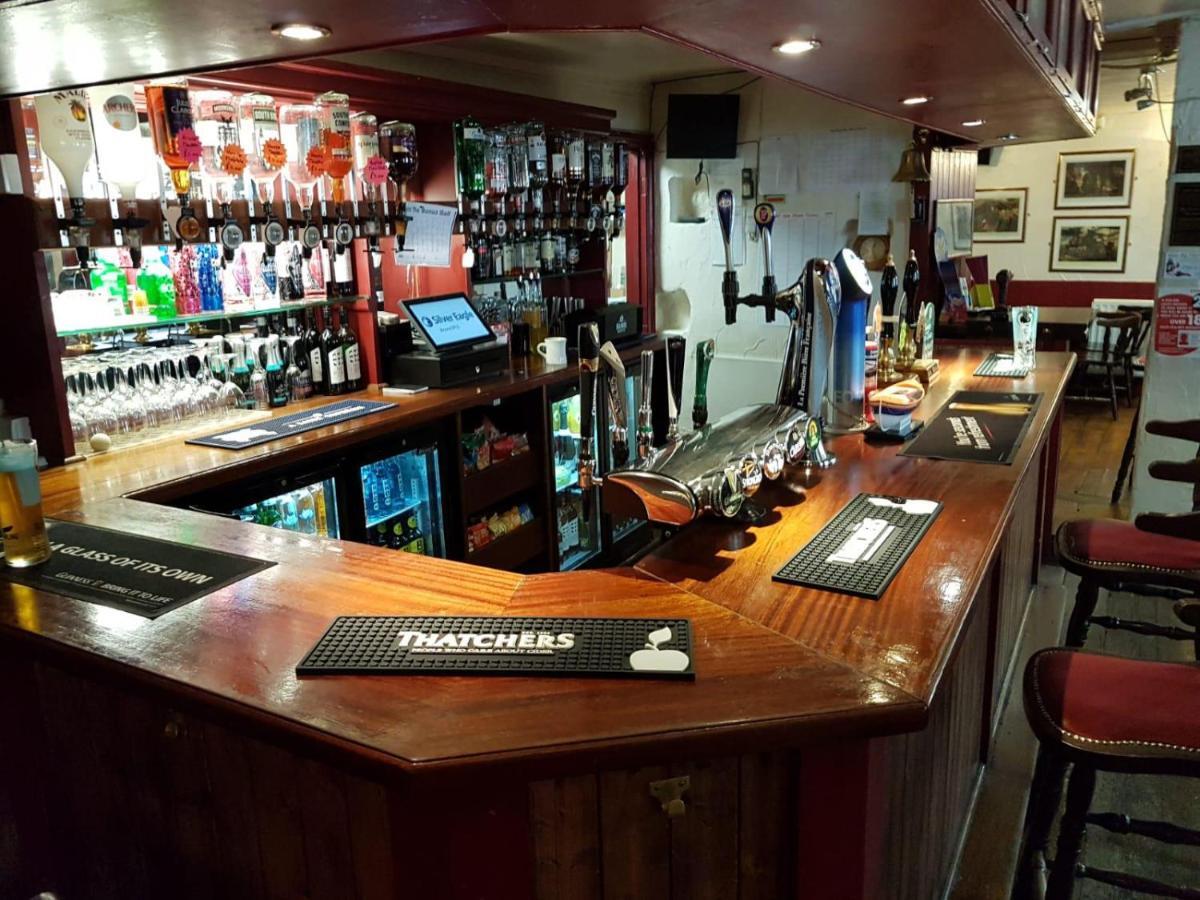 The Railway Inn Доліш Екстер'єр фото